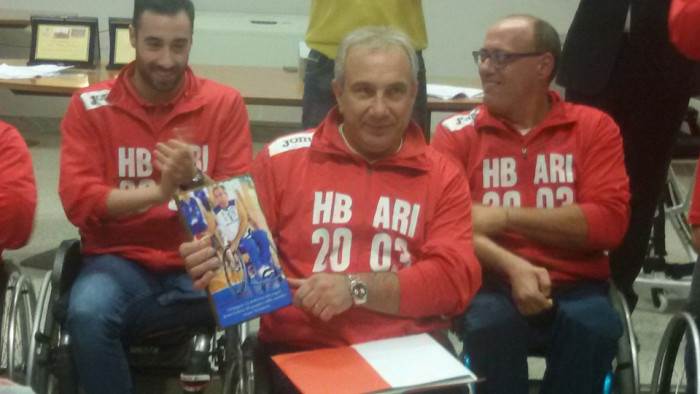 Gianni Romito Premiato Dai Suoi Atleti E Dallo Staff