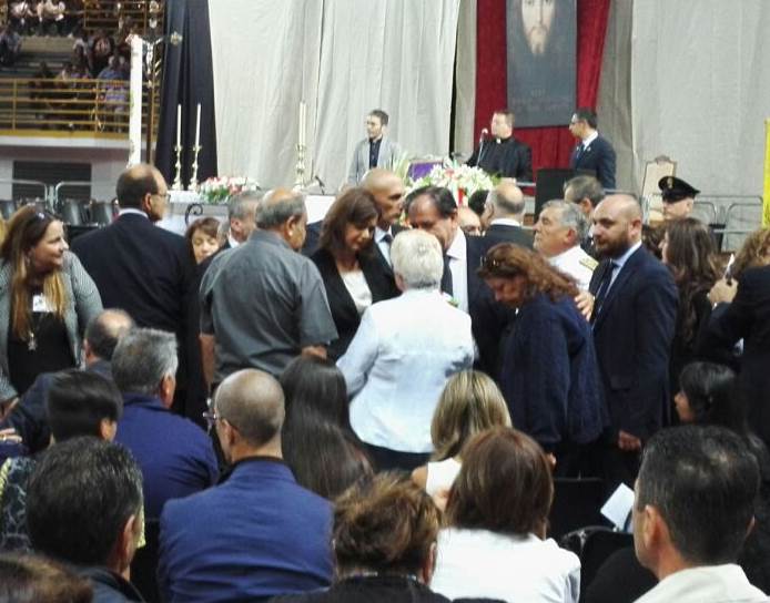 Laura Boldrini commossa durante l'incontro con i familiari delle vittime
