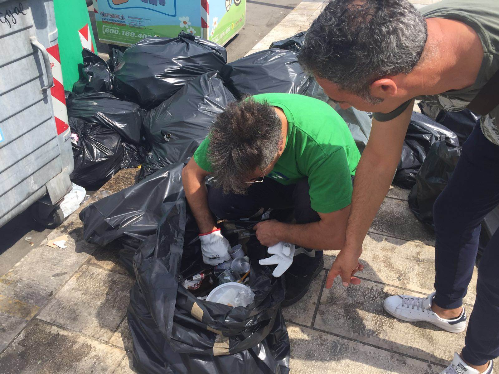 Rifiuti Abbandonati Lungomare Nazario Sauro