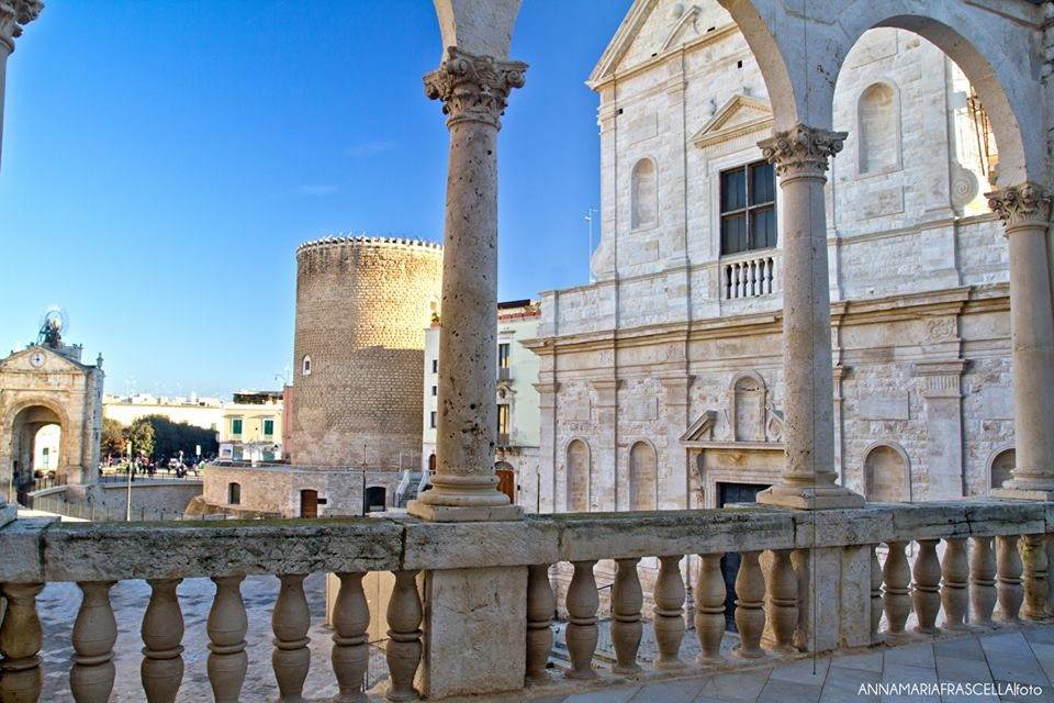 Festival Di Poesia “le Corti Dei Miracoli” Piazza Cavour Balconata