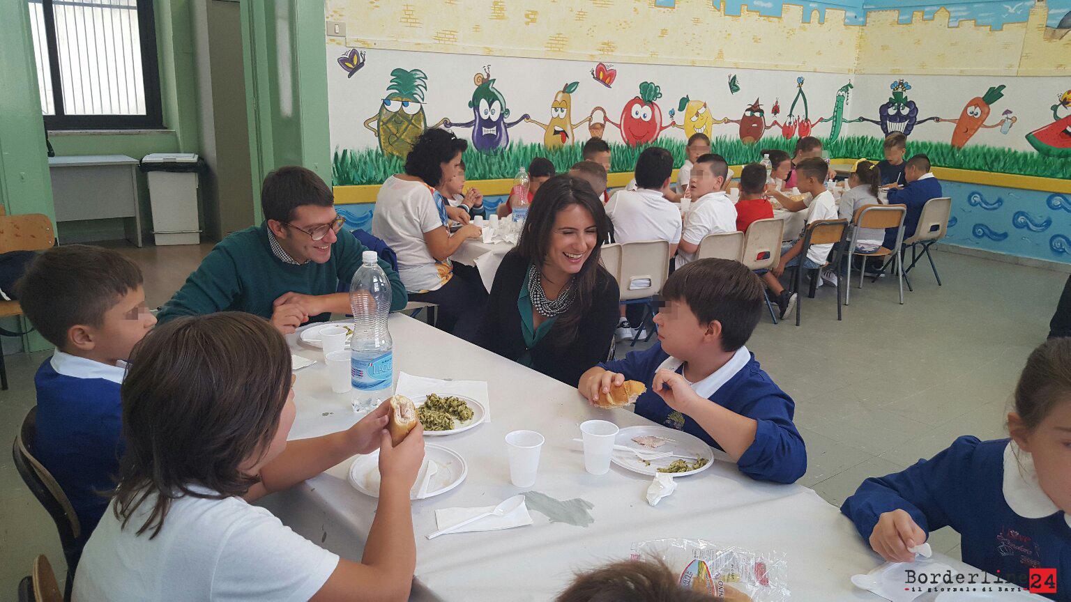 L'assessore Romano a tavola con i bambini della scuola Corridoni