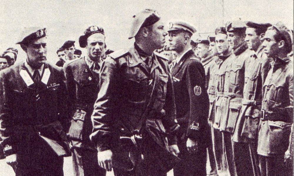 Junio Valerio Borghese Passa In Rassegna X