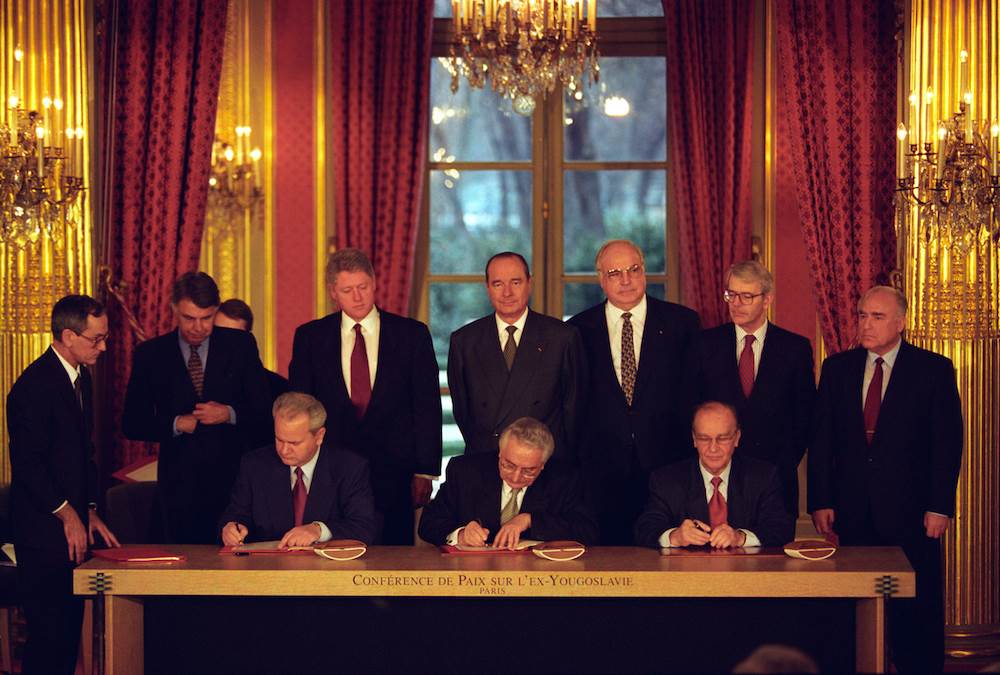 Slobodan Milosevic Alija Izetbegovic And Franjo Tudjman Sign The Balkan Peace Agreement Flickr The Central Intelligence Agency