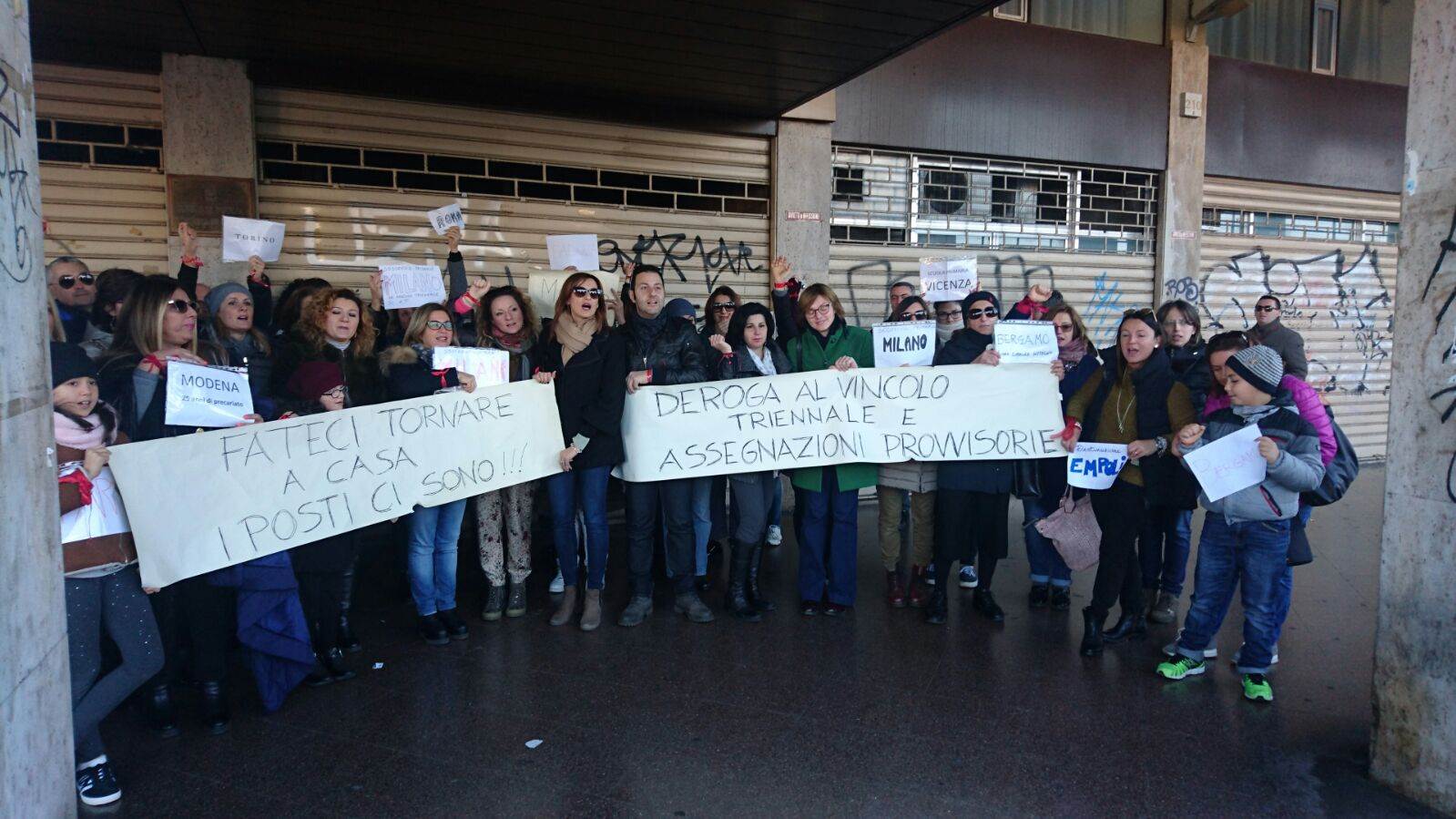 Il sit-in di protesta dei "Nastrini rossi", i docenti neoassunti