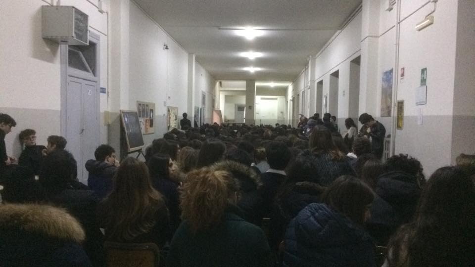 I corridoi del Flacco pieni di studenti durante la Open night