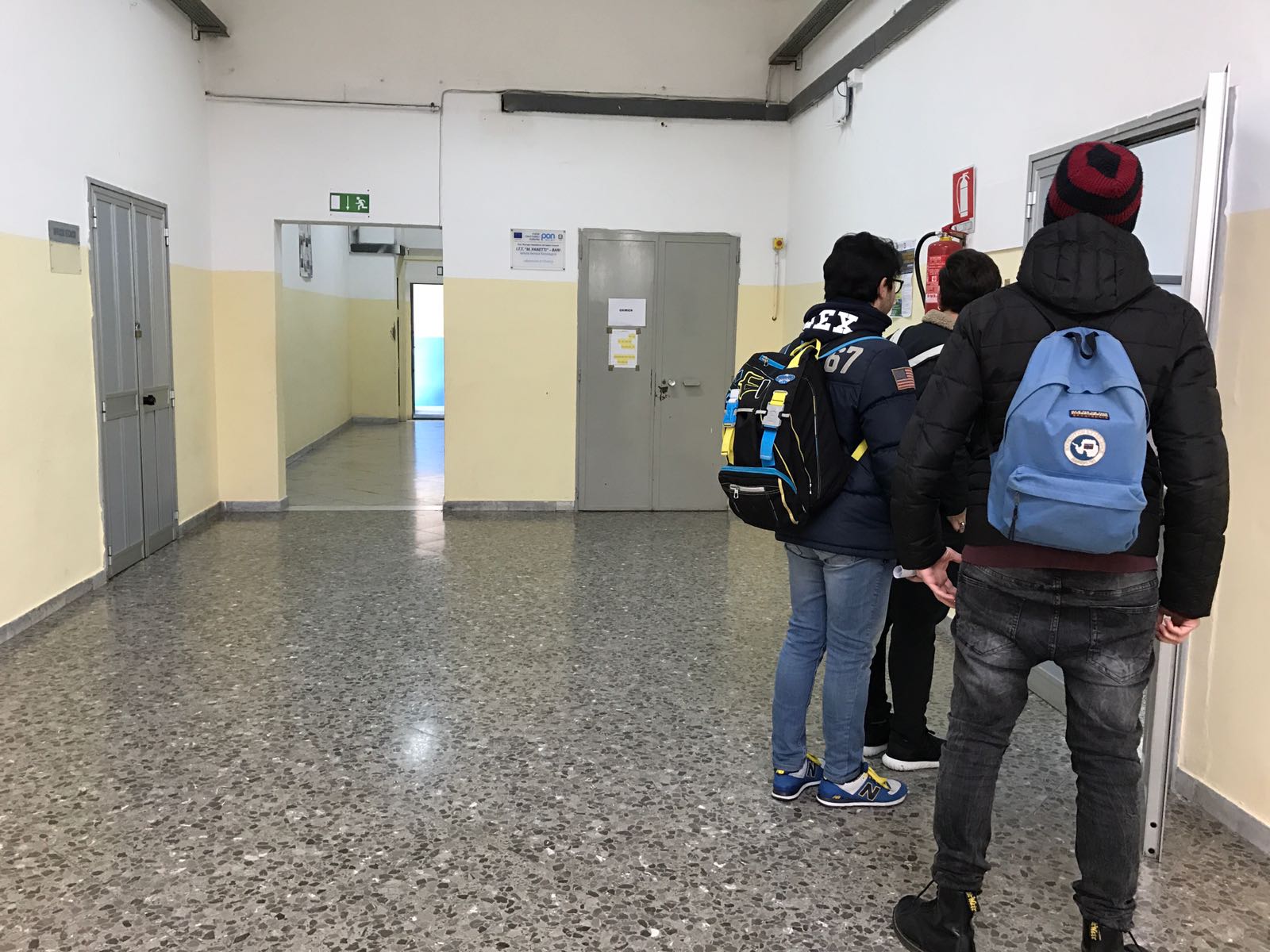 Gli studenti del Panetti con i giubbotti