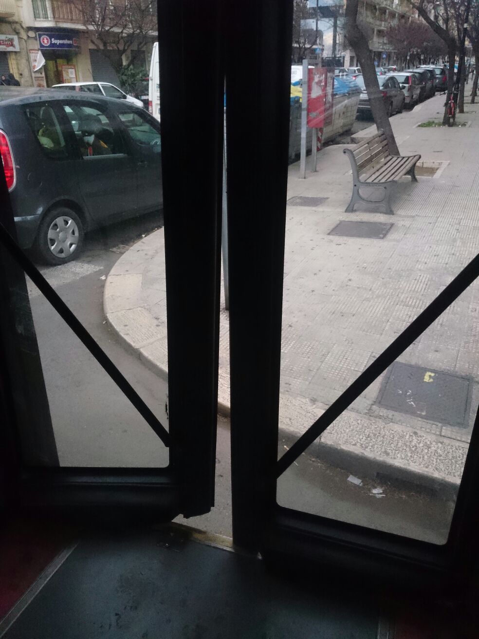Le porte aperte sul bus della linea 1