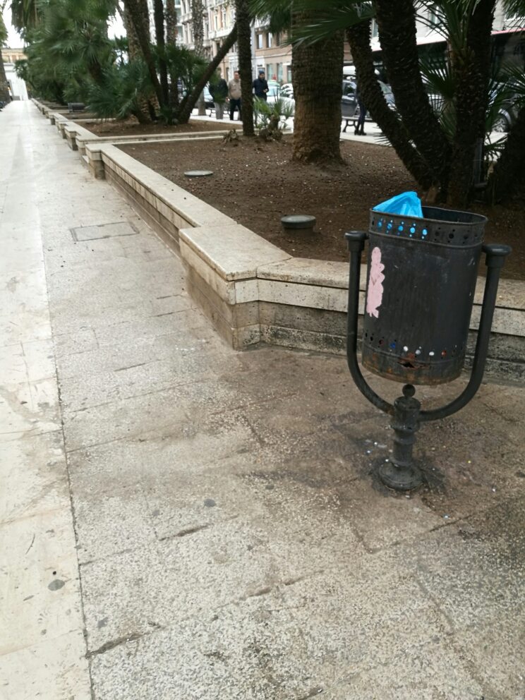 corso Vittorio Emanuele rifiuti