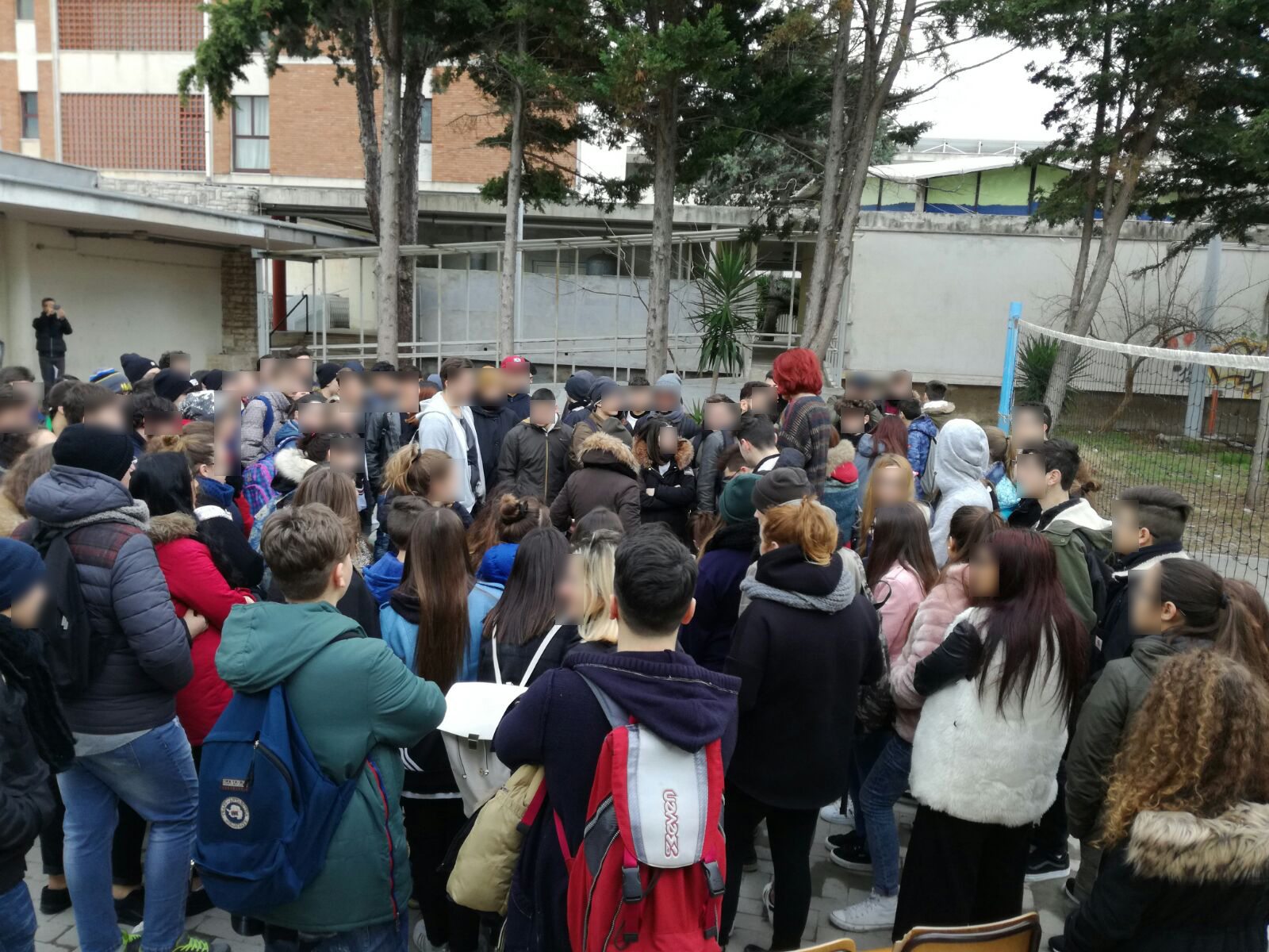 Gli studenti del Majorana nel cortile dell'istituto