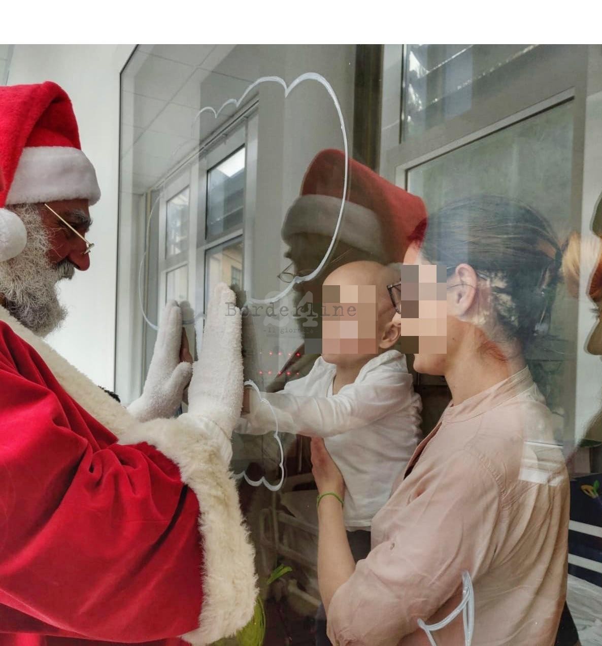 Babbo Natale 4 Nutella.Bari Babbo Natale Porta I Doni Ai Bimbi Dell Oncologico Regalo Un Attimo Di Felicita