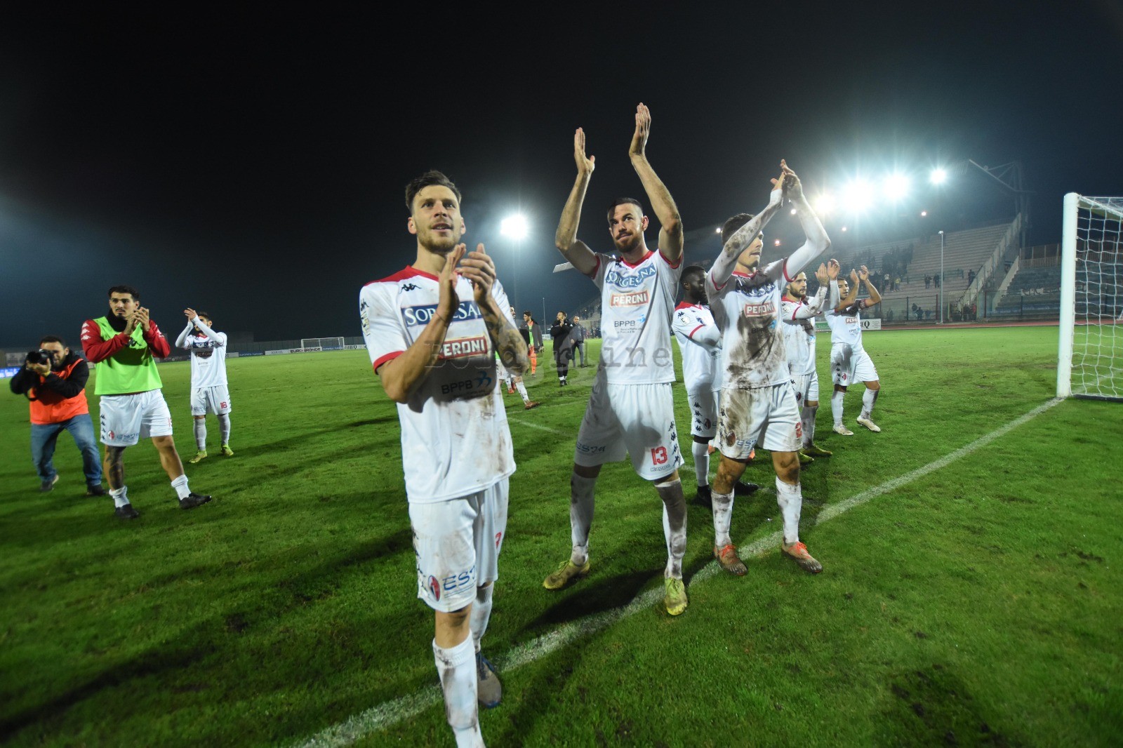 Calcio, Bari all'inseguimento della Reggina