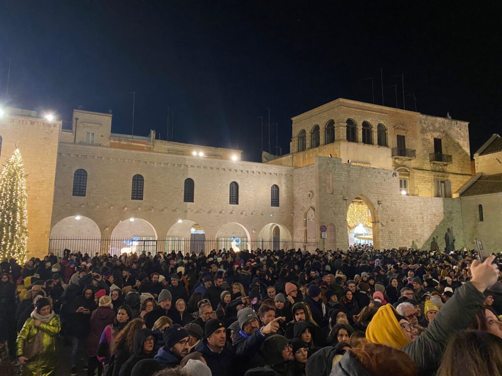 E’ bagno di folla in Basilica: Bari all’alba per San Nicola