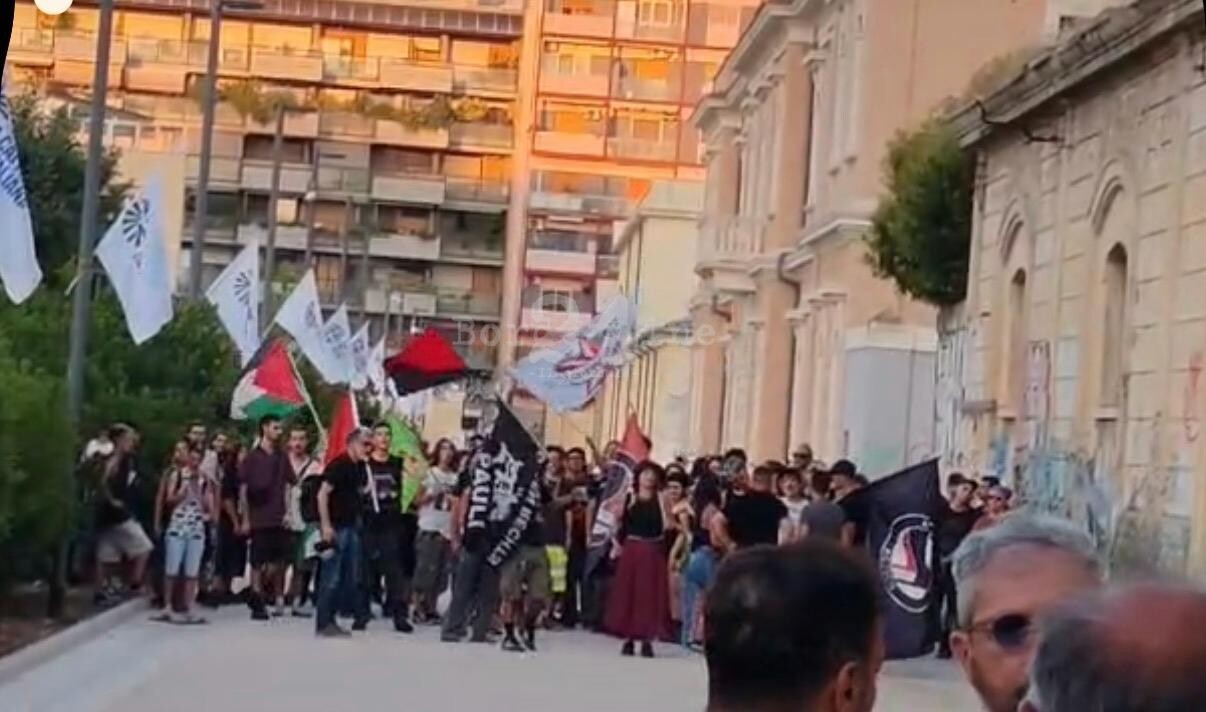 Antifascisti baresi contestano sit-in di Fratelli d’Italia nel parco Rossani, accusano propaganda elettorale