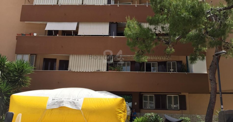 materasso gonfiabile suicidio