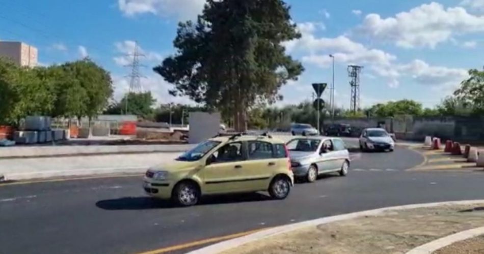 01-10-21 in funzione la prima rotatoria su via Buozzi_spento l'impianto semaforico