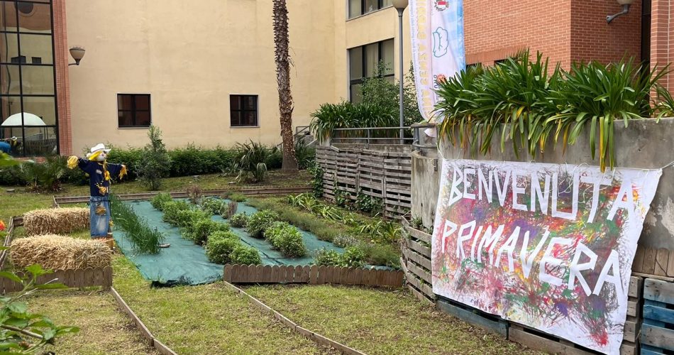 02-05-23 inaugurato l’orto degli odori nella sede del Municipio I al termine del progetto Cucina senza barriere_1