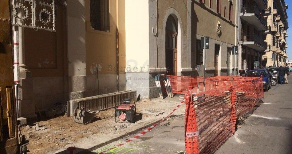 02-11-17 al via lavori di rifacimento marciapiede di via Abbrescia 1