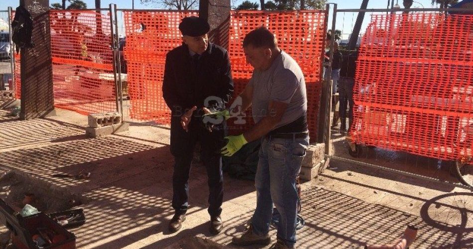 02-11-17 sopralluogo molo San Nicola_sostituzione vecchi banconi del pesce 3