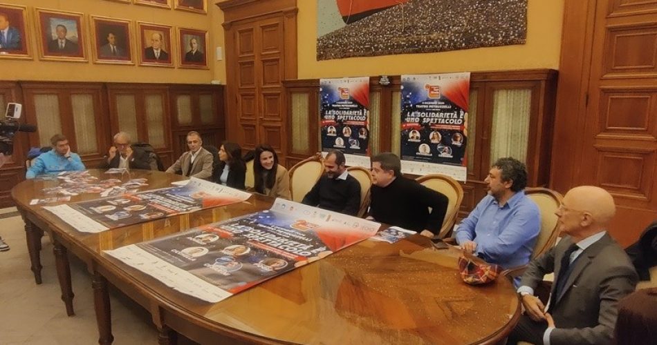 02-12-24 Le strade di San Nicola_oggi la presentazione dello spettacolo di solidarietà in programma l'8 dicembre al Teatro Petruzzelli (1)