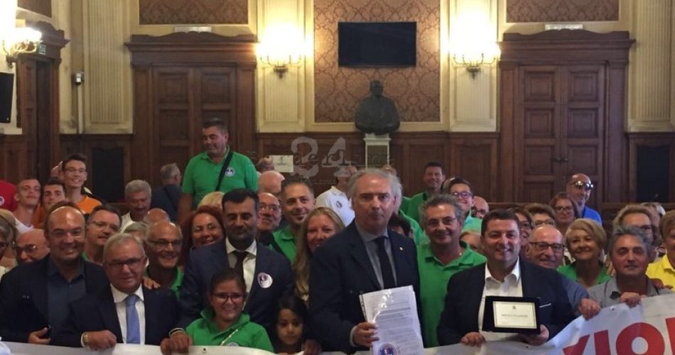 03-09-18 oggi la cerimonia di consegna delle targhe di riconoscimento all'associazione Tempo libero Bari e a Maurizio Scalise 1