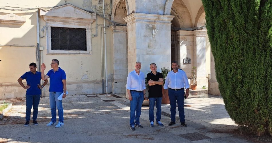 04-08-23 stamattina il sopralluogo dell'assessore Lacoppola nel cimitero monumentale