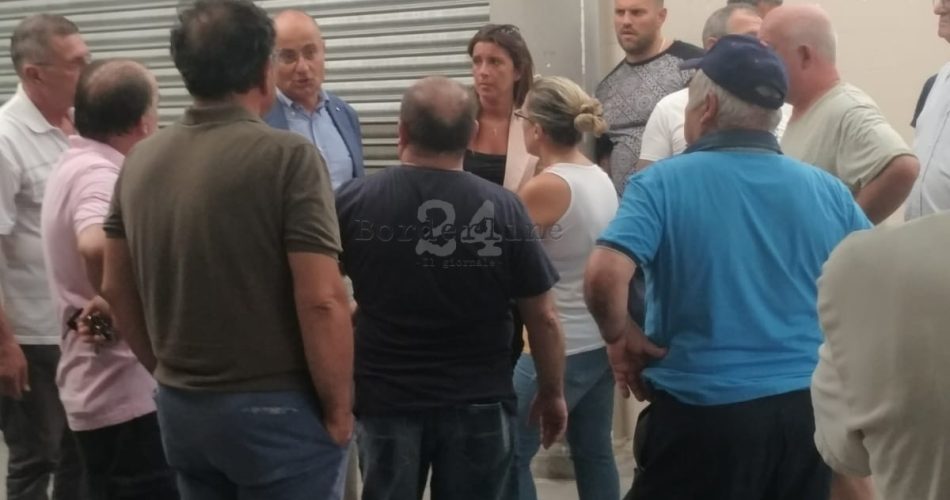 04-09-18 ieri sopralluogo degli ass. Palone e Galasso al mercato di via Vaccarella a Carbonara 1