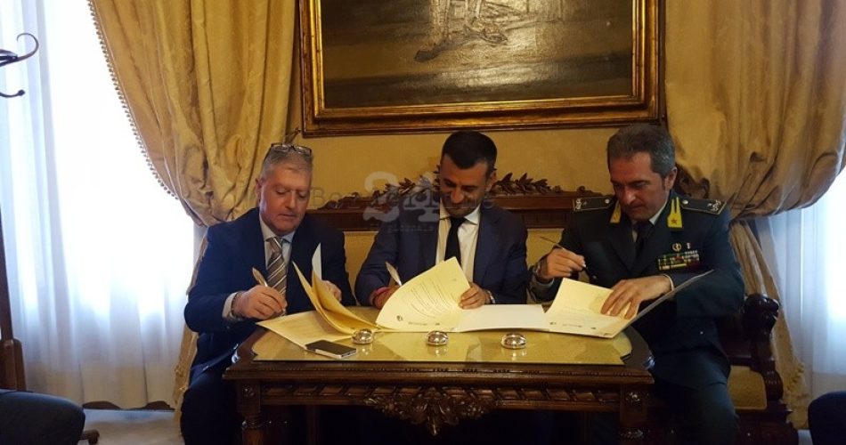 05-06-18 lotta all'evasione - sigla protocollo d'intesa tra comune agenzia entrate e guardia di finanza