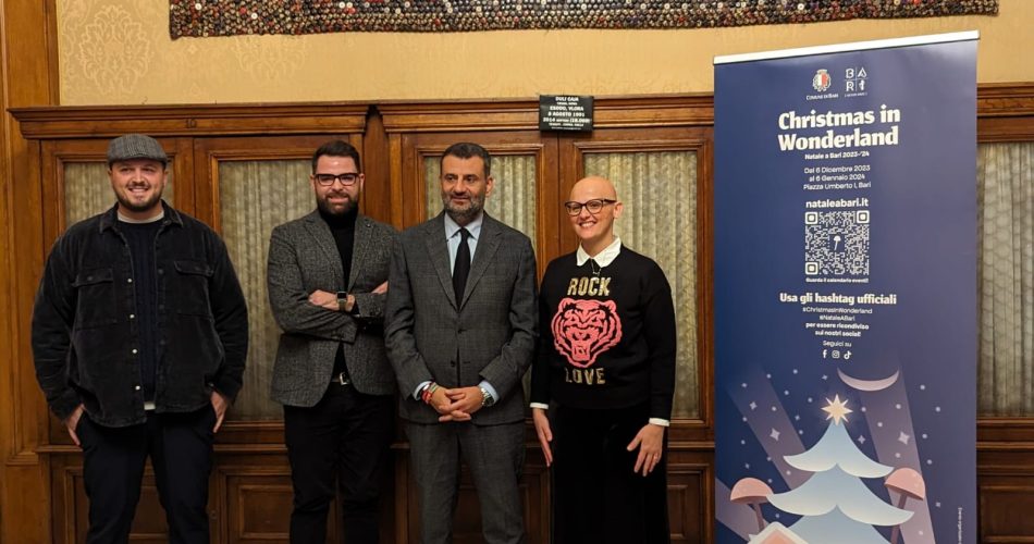 05-12-23 Christmas in Wonderland_ dal 6 dicembre al 6 gennaio il Villaggio di Babbo Natale in piazza Umberto_conf stampa_1