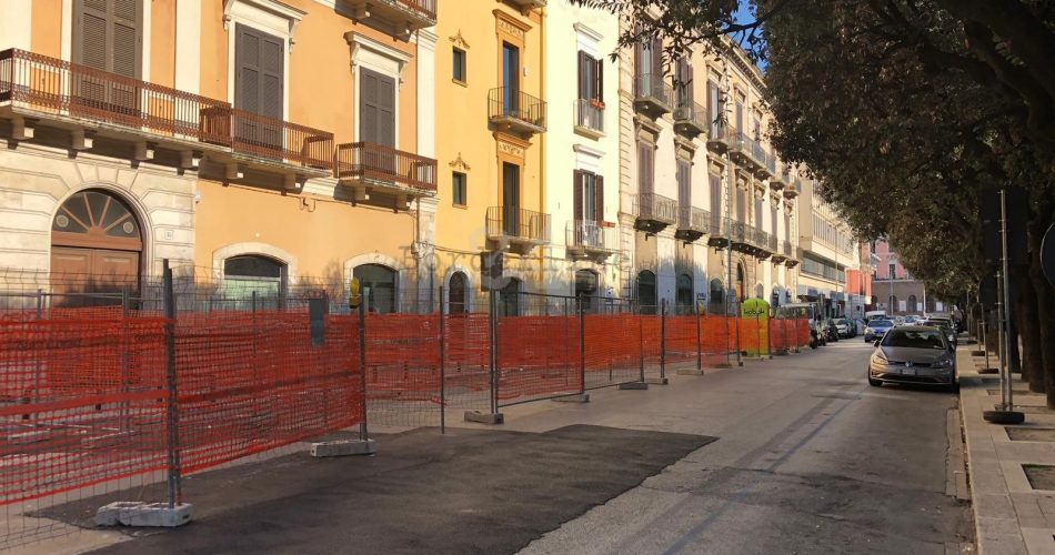 06-03-19 al via lavori rifacimento marciapiede piazza massari e basole bari vecchia