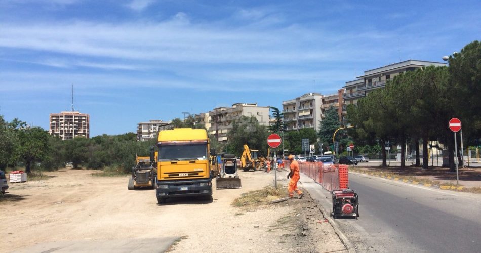 06-06-18 al via i lavori per la realizzazione del marciapiedi in via camillo rosalba per collegio dell'andro 2