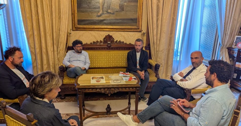 06-08-25 Diritto a stare bene_il sindaco incontra l’associazione Pubblica per sostenere una proposta di legge su psicologo gratuito