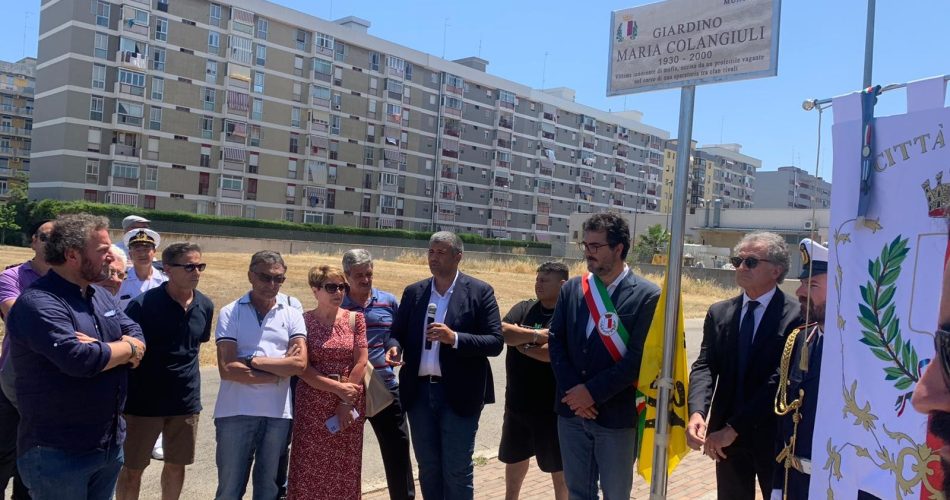 07-06-22 questa mattina l’intitolazione del giardino in via Vincenzo Ricchioni a Maria Colangiuli, vittima innocente di mafia_2