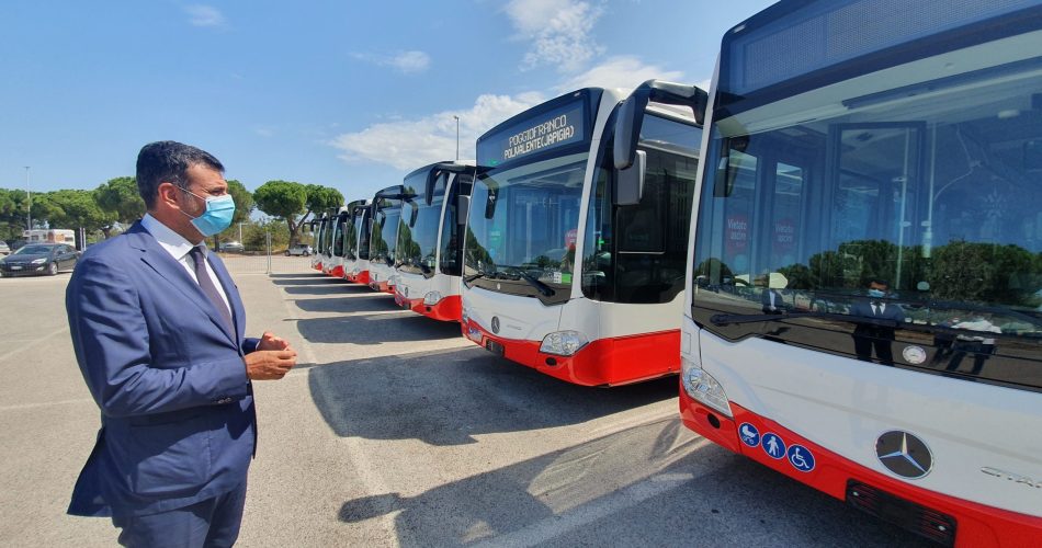07-09-20 arrivati i primi 8 bus ibridi dei 23 acquistati con fondi regionali