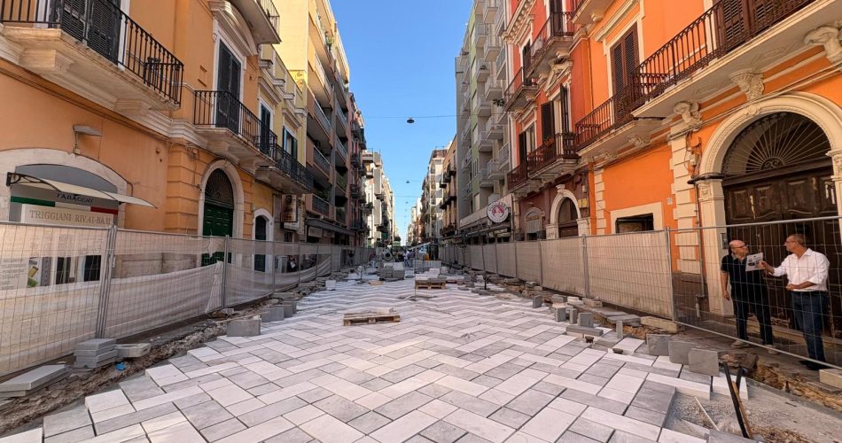 08-09-26 riqualificazione di via Manzoni_proseguono i lavori su pavimentazioni e marciapiedi_1