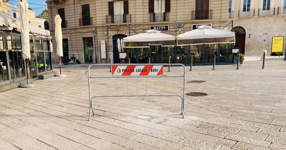 10-04-26 ripresi i lavori di ripristino delle basole a Bari vecchia_i primi interventi in piazza del Ferrarese e piazza Mercantile_5