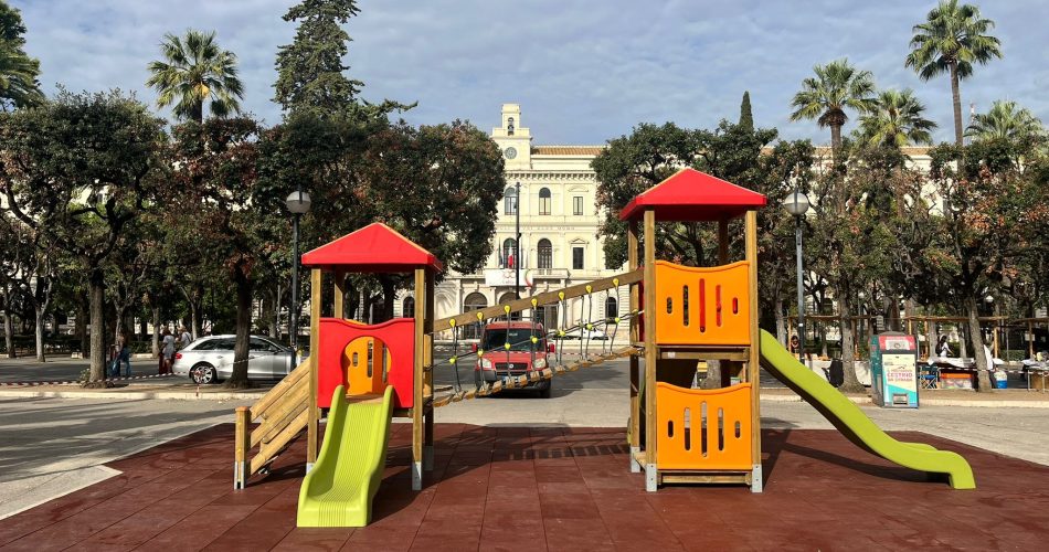 10-09-25 nuova area giochi piazza Umberto