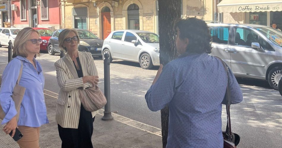 11-09-24 stato di salute del verde urbano_stamattina passeggiata al Libertà dell'ass. Perlino_1