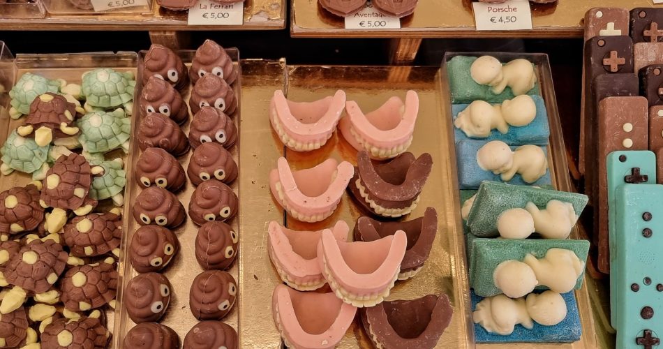 11-11-22 questa mattina il presidente Leonetti all’inaugurazione della Festa del Cioccolato in piazza Umberto_3