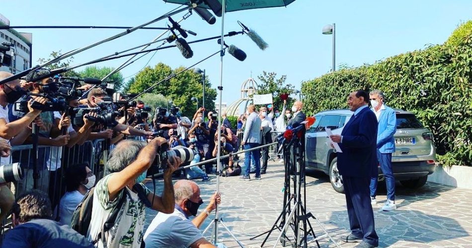 foto berlusconi facebook