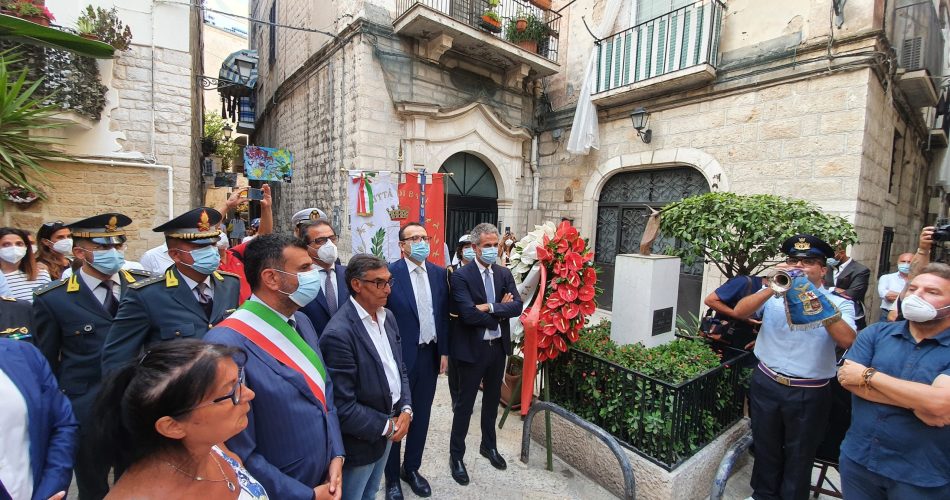 12-07-21 sindaco alla cerimonia nel XX anniversario della morte di Michele Fazio