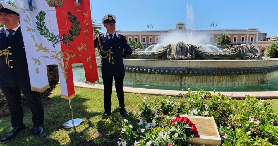 12-07-22 questa mattina il sindaco alla cerimonia in ricordo delle vittime del disastro ferroviario sulla tratta Andria-Corato_4