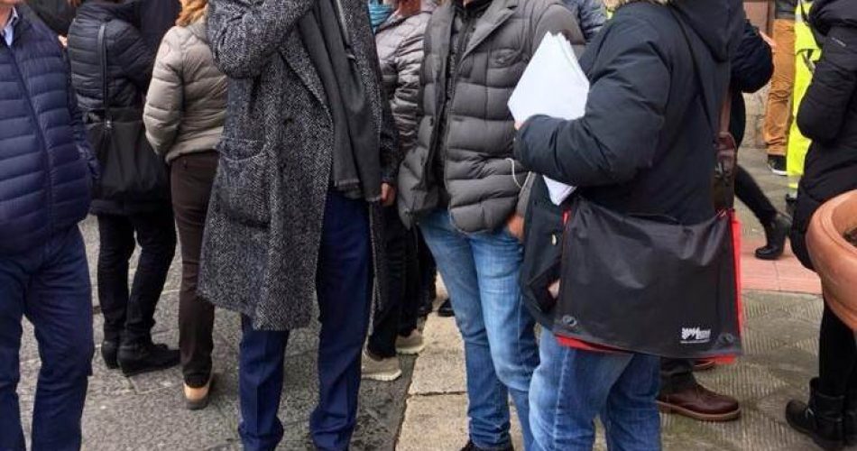 L'On. Francesco Paolo Sisto tra i lavoratori