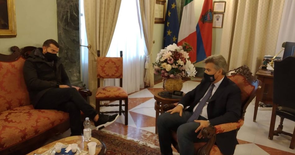 sindaco e gentile calciatore