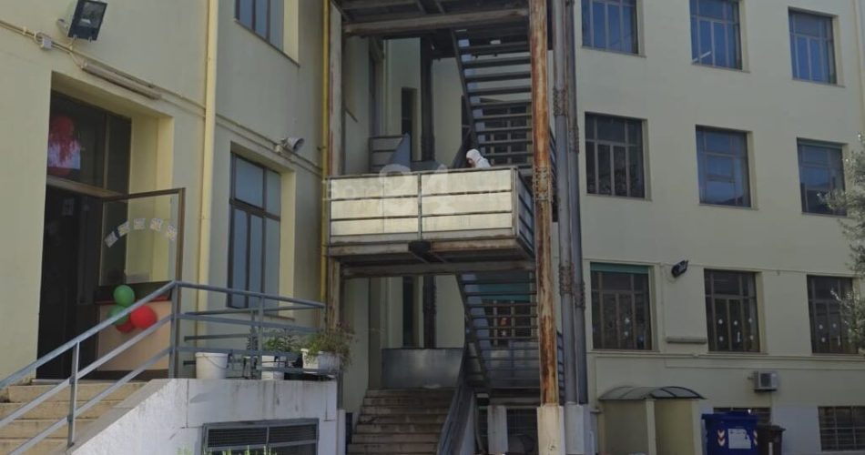 13-01-26 pulizia scale esterne Renato Moro