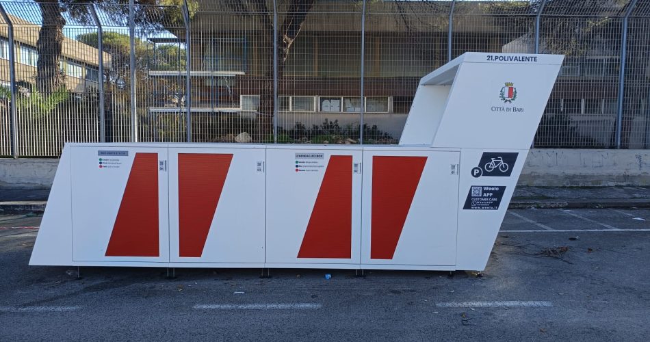 13-02-26 22 velostazioni, 5 panchine con smart locker e 5 smart locker_affidata gestione del nuovo servizio comunale per l’utilizzo delle postazioni per le bici e i box per il deposito di oggetti_1