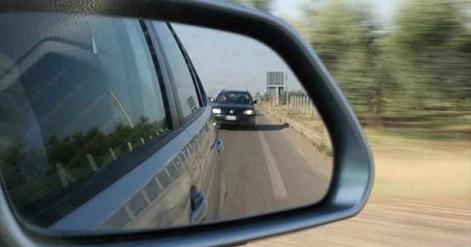 Truffa Dello Specchietto X X