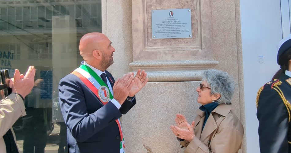14-05-25 apposta una targa in memoria di Giovanni Capaldi fondatore e direttore del conservatorio Niccolò Piccinni_1