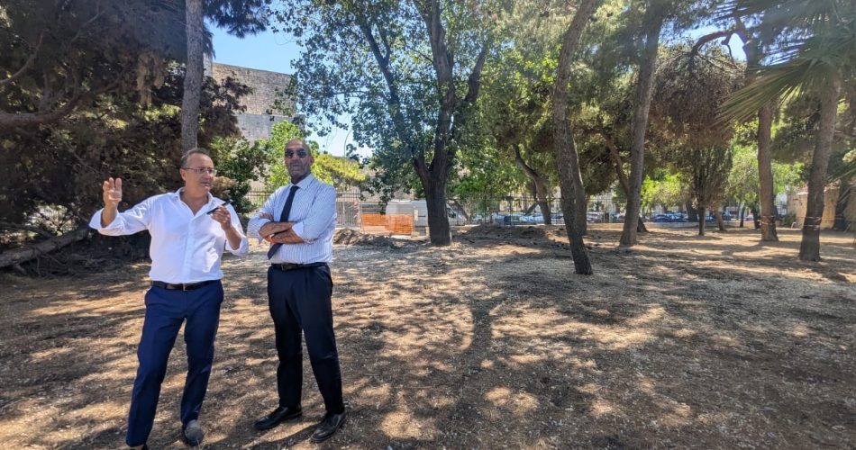 14-07-25 parco del Castello_al via la prima fase dei lavori del primo stralcio per il giardino del provveditorato_5