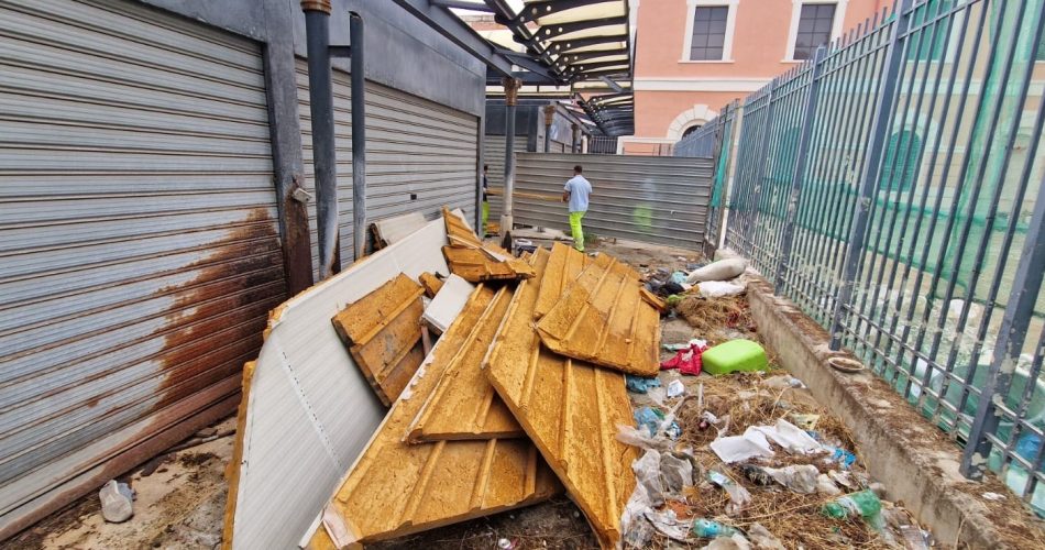 14-08-25 il 15 e 16 agosto pulizia straordinaria di alcuni mercati a cura di Amiu_intervento in corso Manifattura tabacchi_2