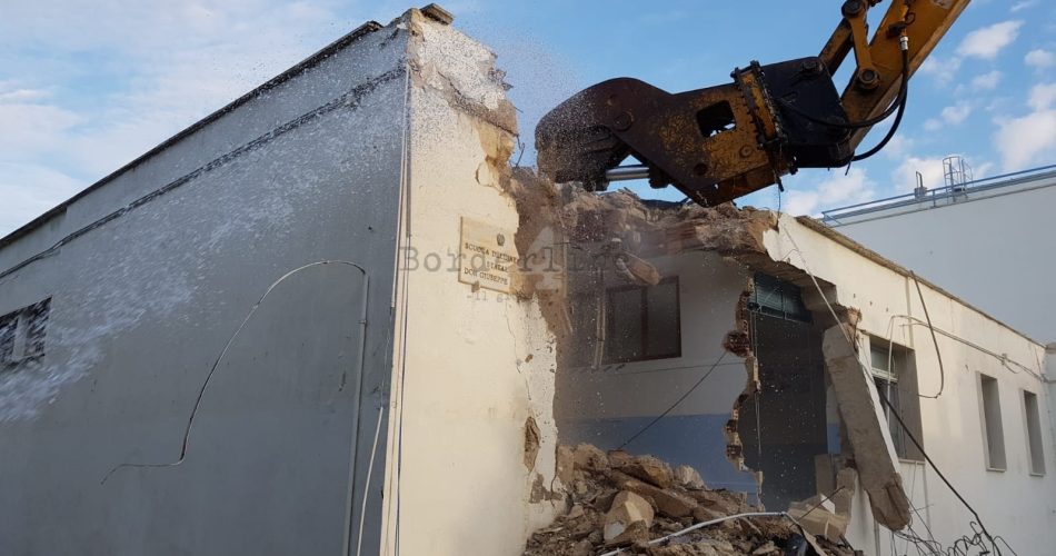 14-09-18 ruspe in azione per la costruzione nuova palestra scuola Levi Montalcini a Torre a Mare